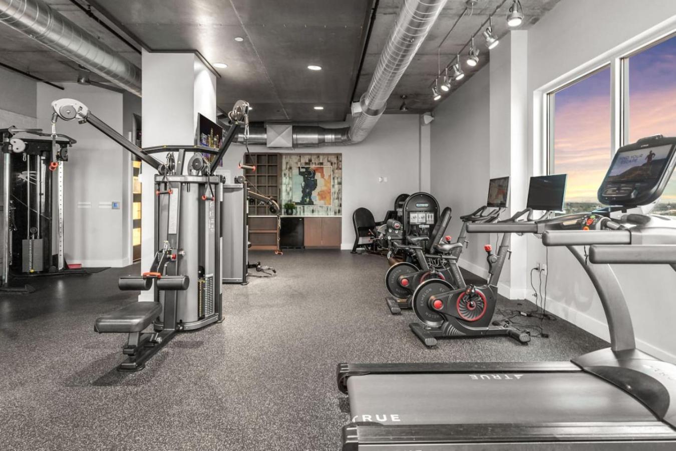 Modern 2 Bed Getaway Steps From Tropicana Field St. Petersburg Ngoại thất bức ảnh