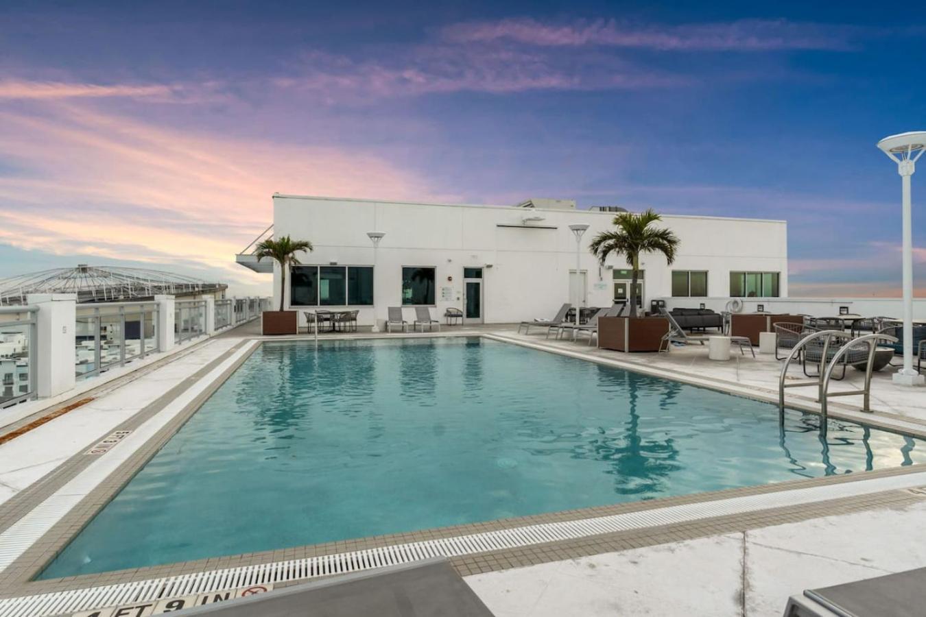 Modern 2 Bed Getaway Steps From Tropicana Field St. Petersburg Ngoại thất bức ảnh