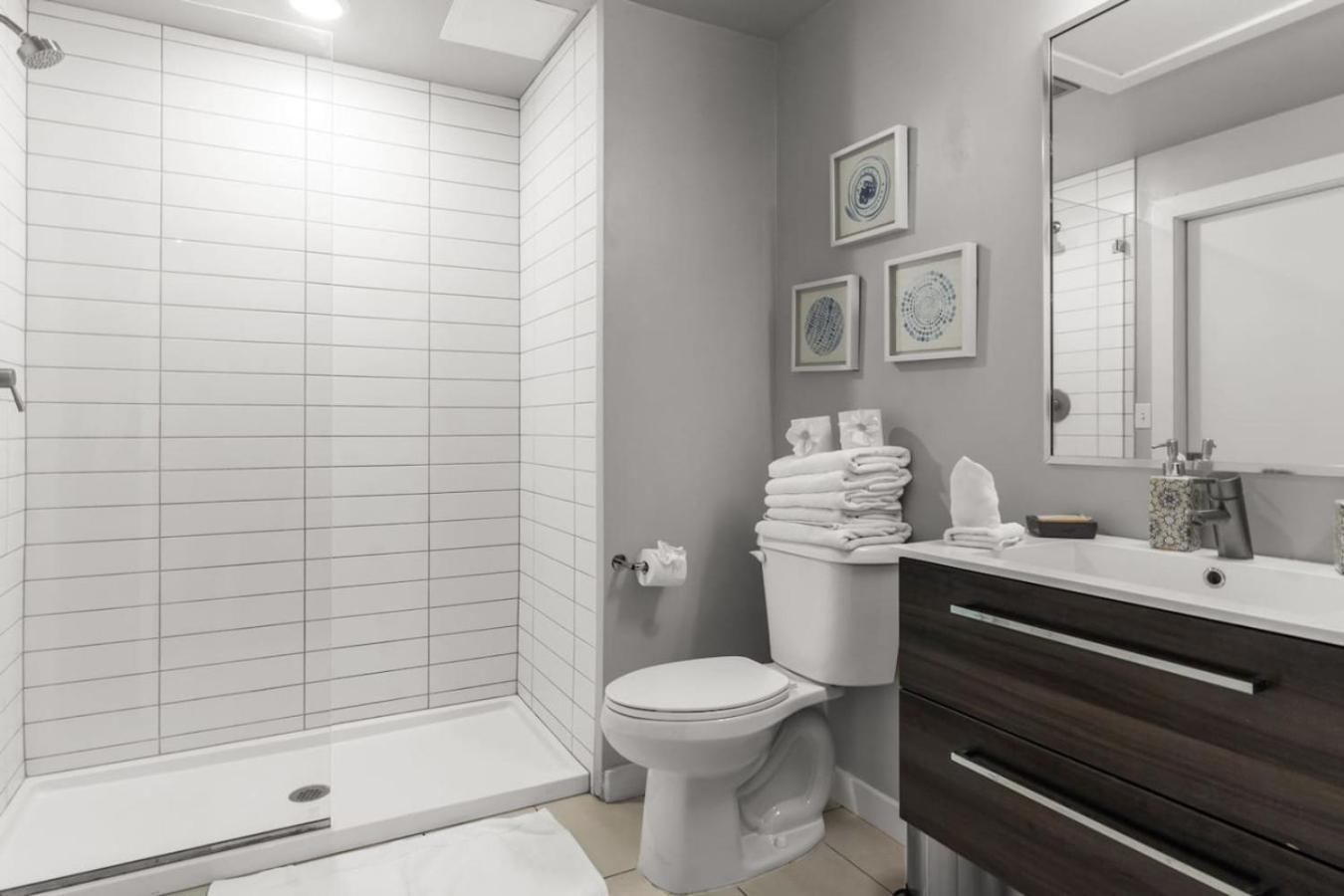 Modern 2 Bed Getaway Steps From Tropicana Field St. Petersburg Ngoại thất bức ảnh