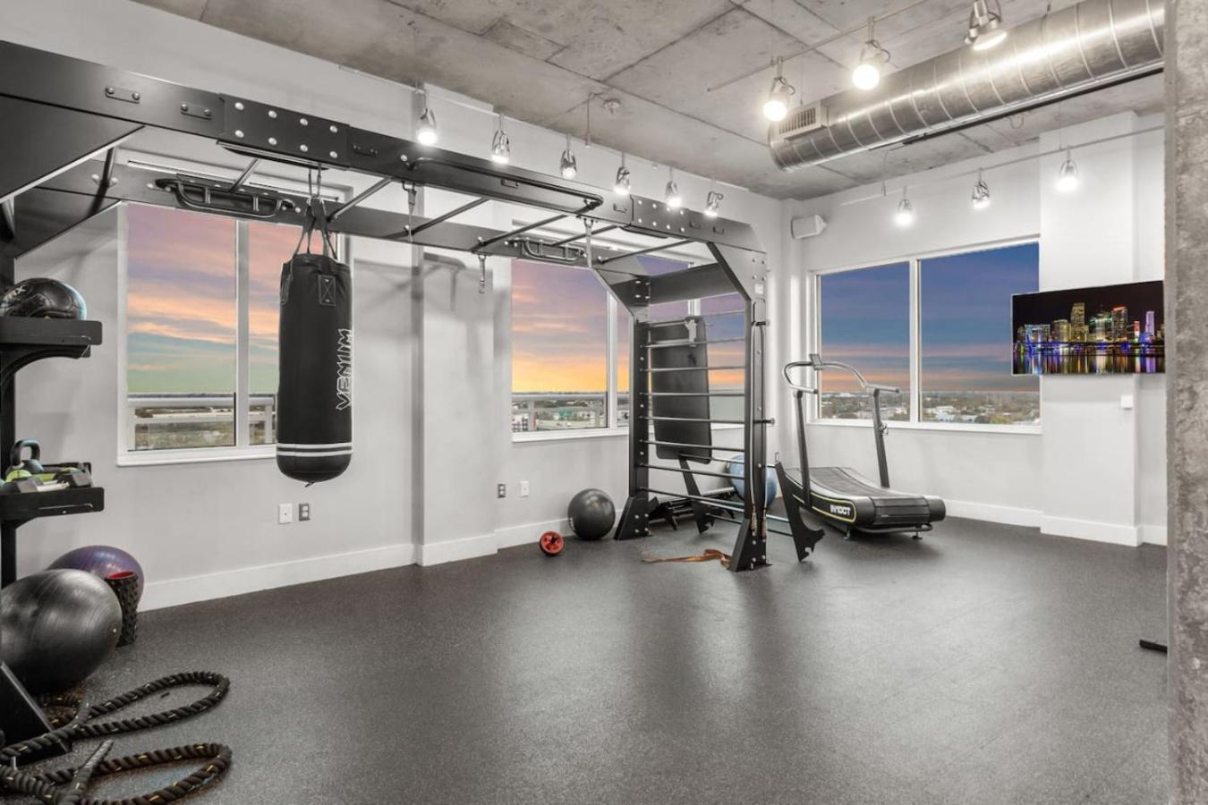 Modern 2 Bed Getaway Steps From Tropicana Field St. Petersburg Ngoại thất bức ảnh